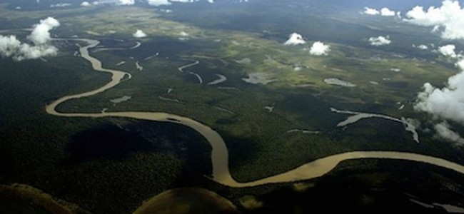 Las tribus amazónicas luchan por mantener vivo al río Xingu